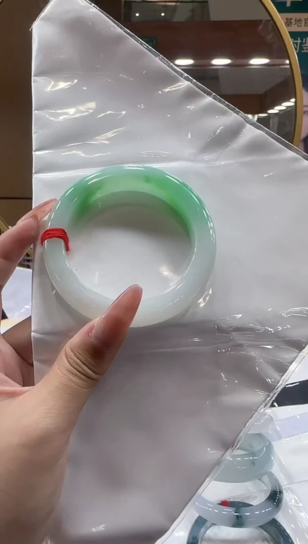 【闪购商品】翡翠手镯未镶嵌翡翠54.1正