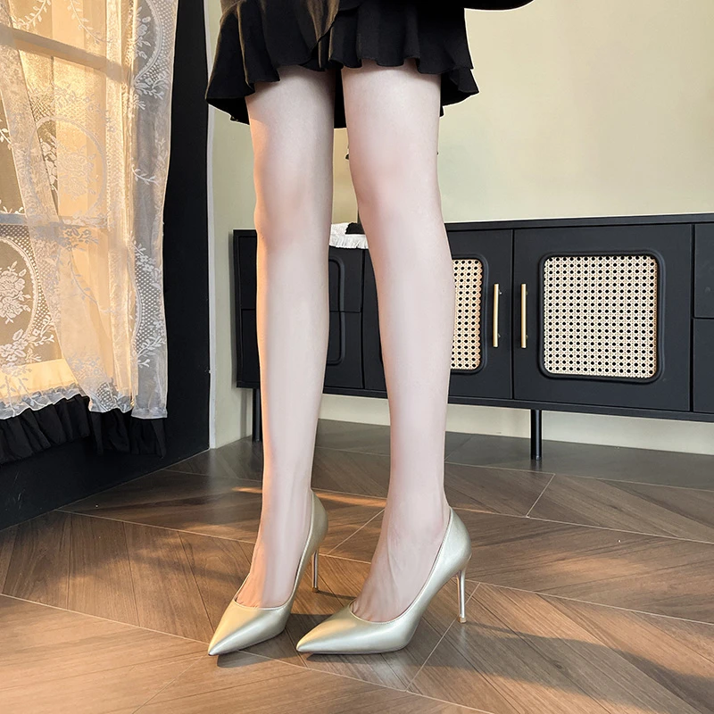 飞燕女鞋2024秋冬新款真皮金色哑光细跟高跟鞋尖头浅口时尚单鞋女