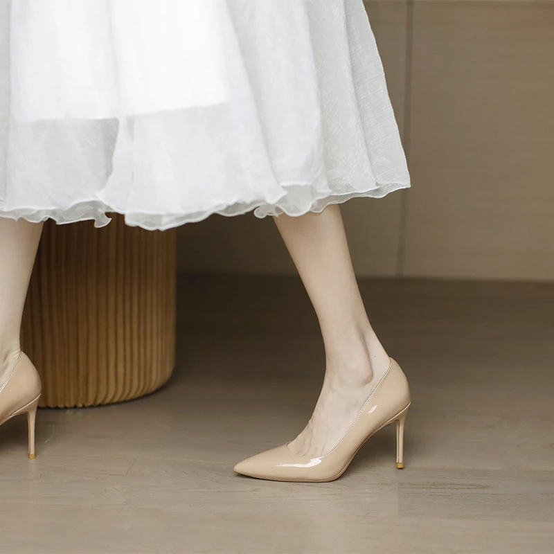 飞燕女鞋2023秋冬新款漆皮高跟鞋女面试舒适小众裸色细跟浅口单鞋