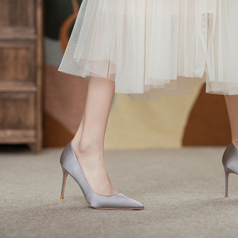 飞燕女鞋2023年新款气质优雅一脚蹬软底舒适浅口尖头细跟高跟鞋女