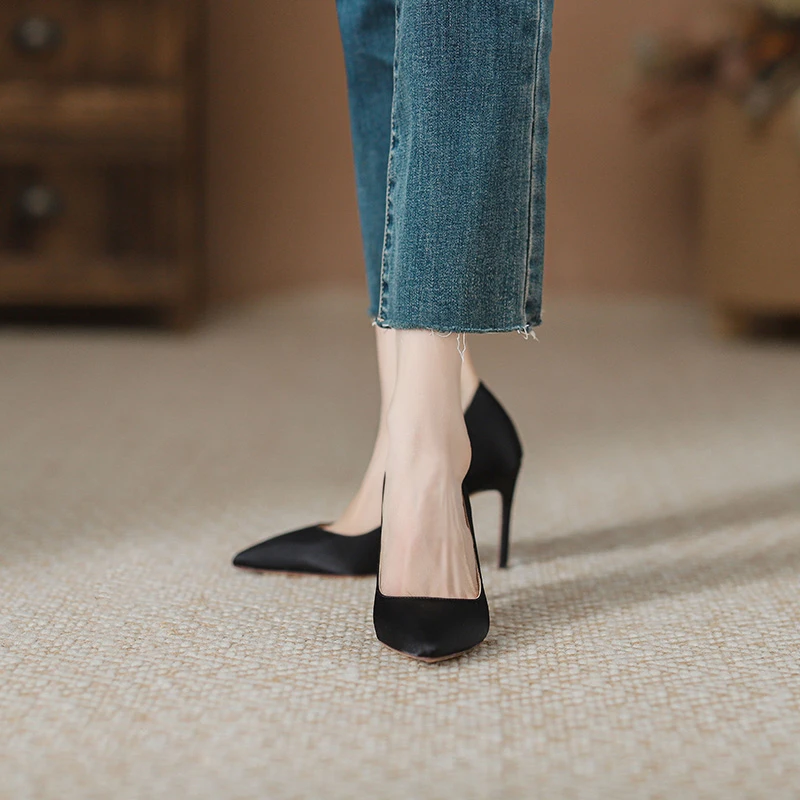 飞燕女鞋2024春夏新款绸缎黑色高跟鞋尖头细跟通勤气质真皮工作鞋