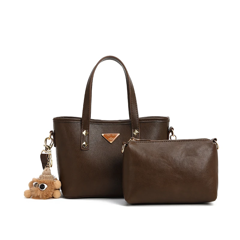 【工厂直销】2024新款棕色三角标菜篮子斜挎包{赠挂饰，小包}