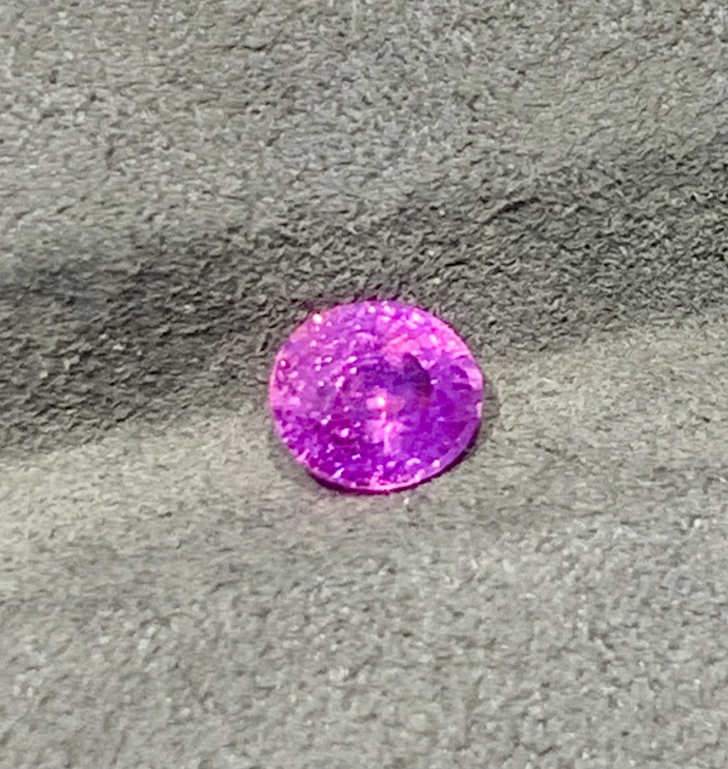 天然无烧热粉蓝宝石裸石配吉尔德