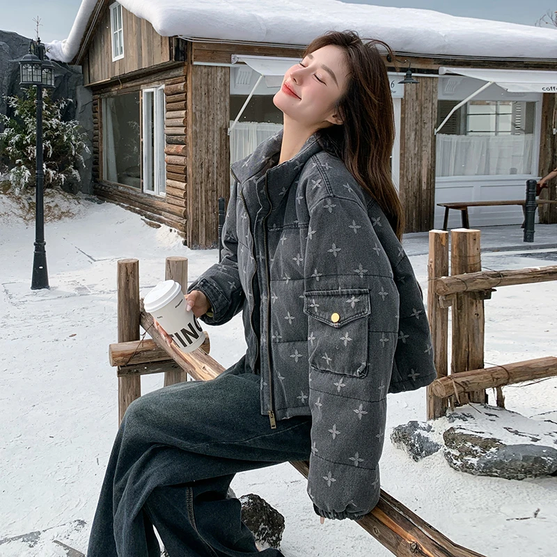 灰色白鸭绒印花牛仔羽绒服女冬季2024新款短款设计感小个子超好看