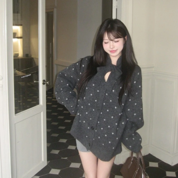 复古波点绑带v领毛衣外套女冬季长袖宽松针织开衫设计感灰色上衣