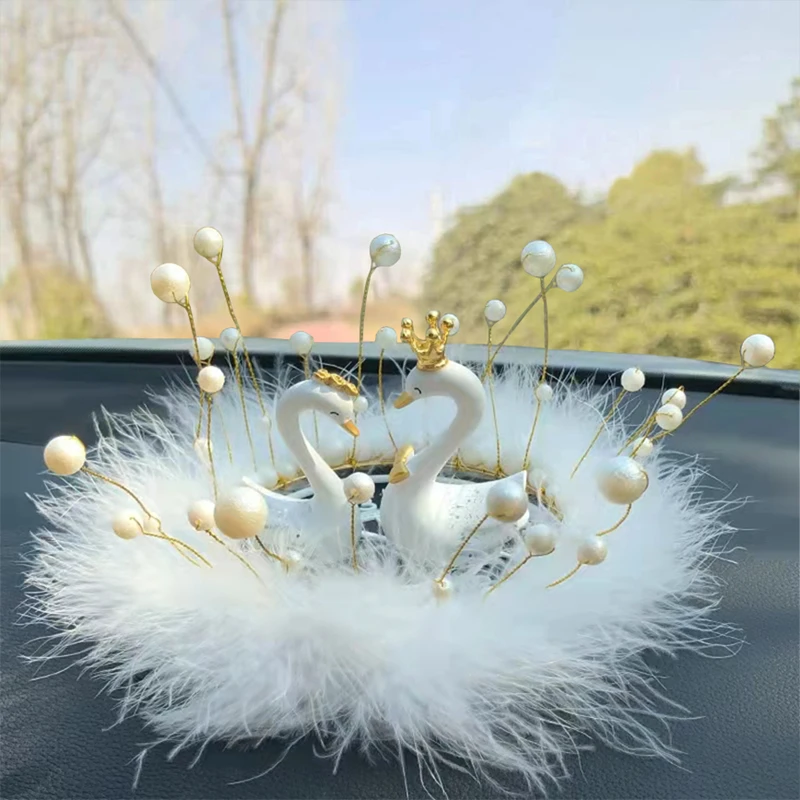 汽车摆件女神款网红天鹅车载中控台香薰高档可爱创意车内装饰用品