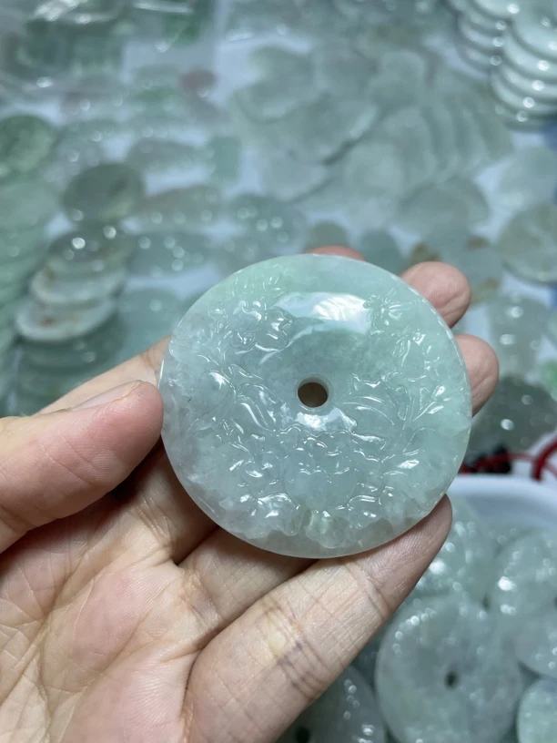 天然翡翠A货双面雕刻花开富贵平安扣