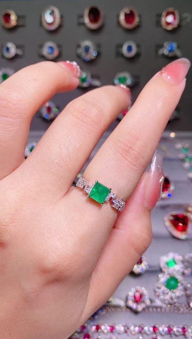 【闪购商品】祖母绿18K金戒指18K金镶嵌-