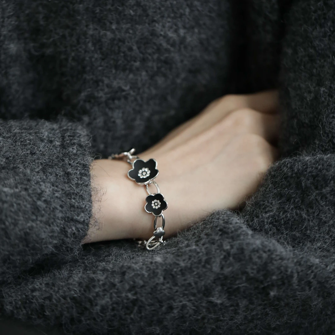 爱姿姬 铜合金珐琅手链 5273复古黑色经典韩版重工ins个性小香风