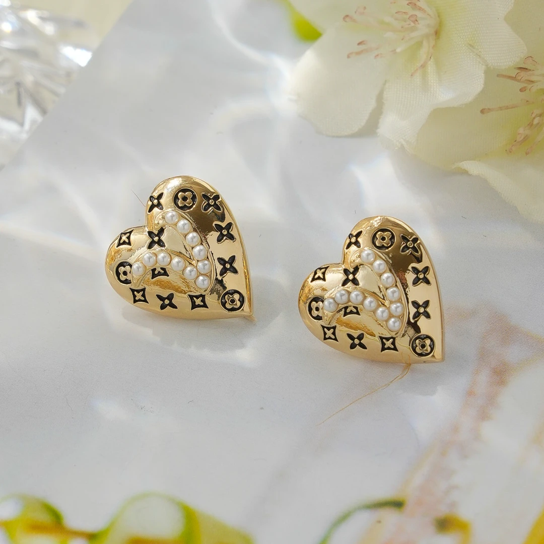 爱姿姬 铜合金耳饰 R28法式复古精致冷淡风爱心优雅高级感省钱风