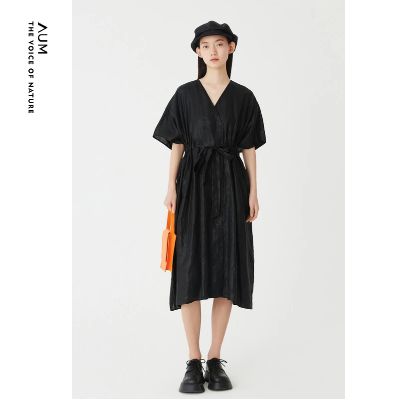 【羊羊专享】AUM/噢姆三醋雾感压光V领醋酸连衣裙黑色春M1CX32356