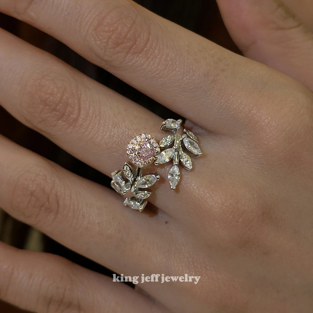 925银戒指 金杰福s925银摩根粉50分方形花瓣枝叶可调节戒指