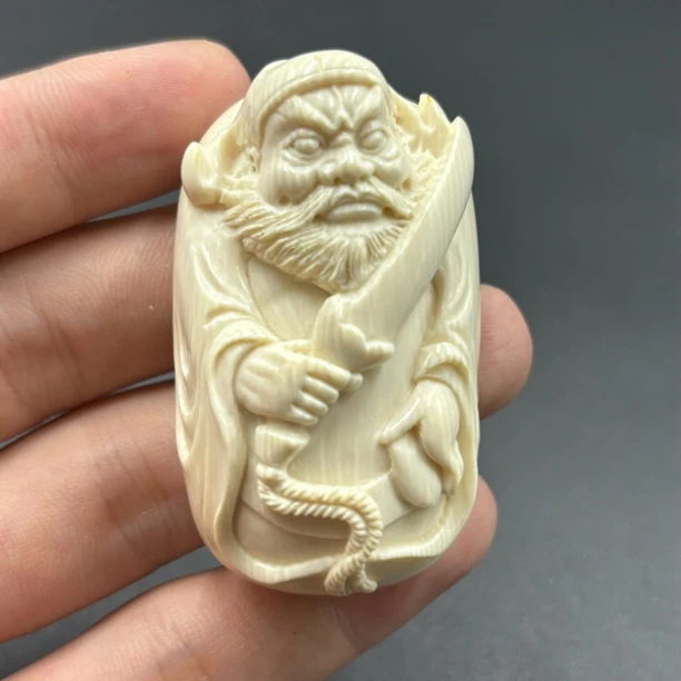 【假一赔四】40克53*33*20mm保真天然猛犸牙冰料手工雕刻钟馗5147
