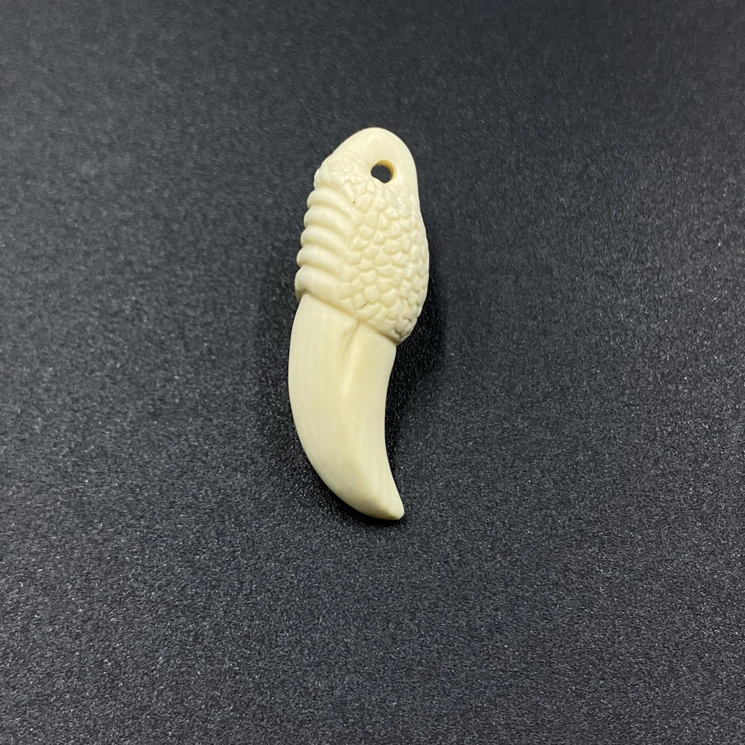 【假一赔四】25*8mm天然保真猛犸牙手工雕刻兽爪饰品货号6043