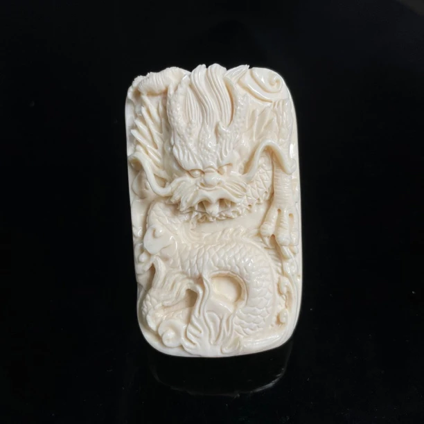 【假一赔四】天然保真猛犸牙手工龙牌挂件货号0673