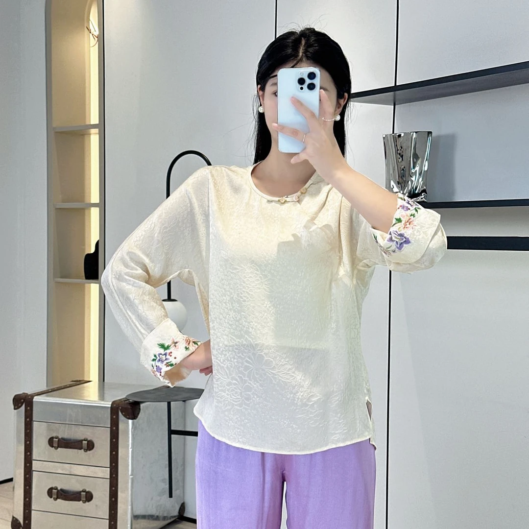 W3   袖口绣花国风提花衫