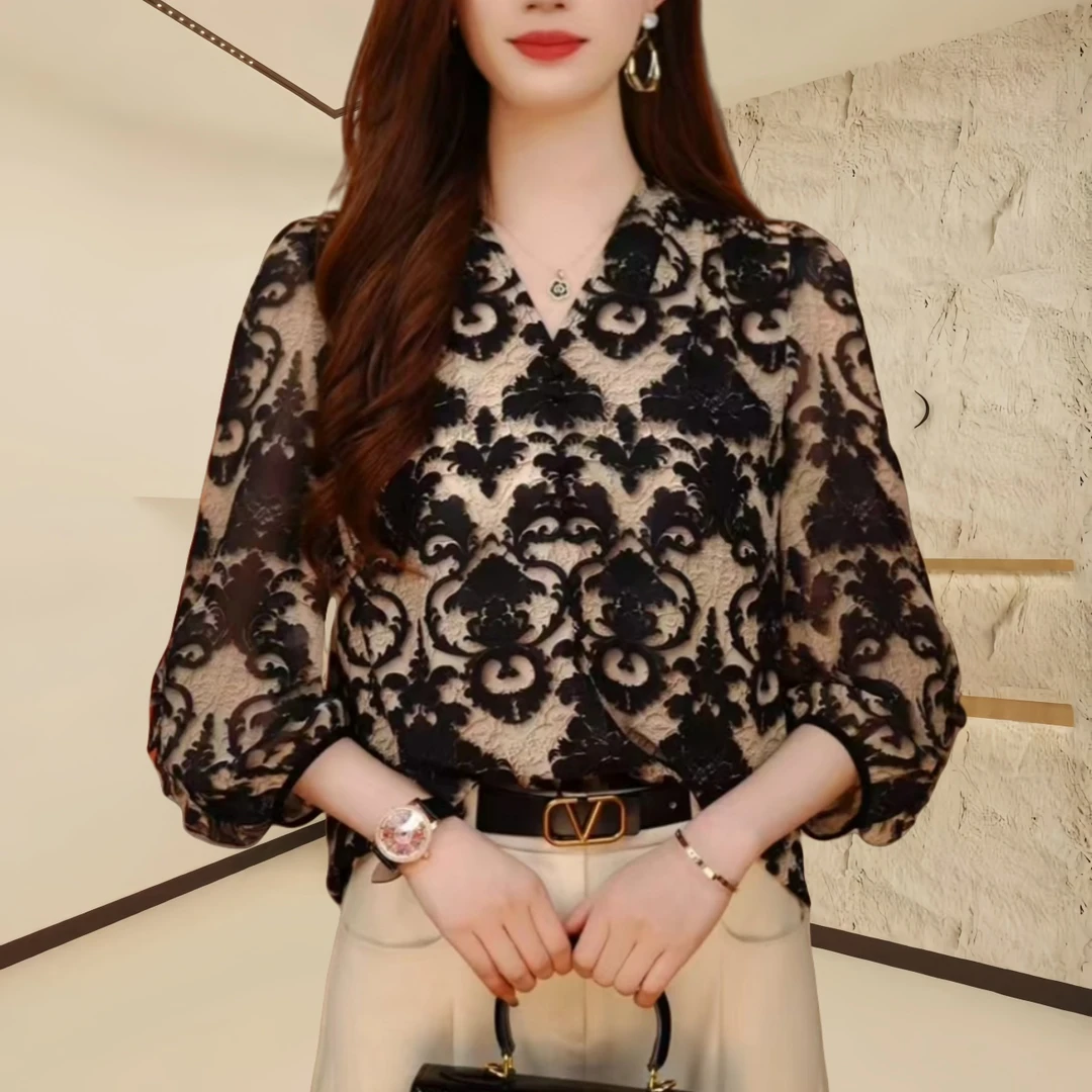 洋气薄款T恤女士夏季新款气质v领印花衬衣休闲百搭时尚七分袖上衣
