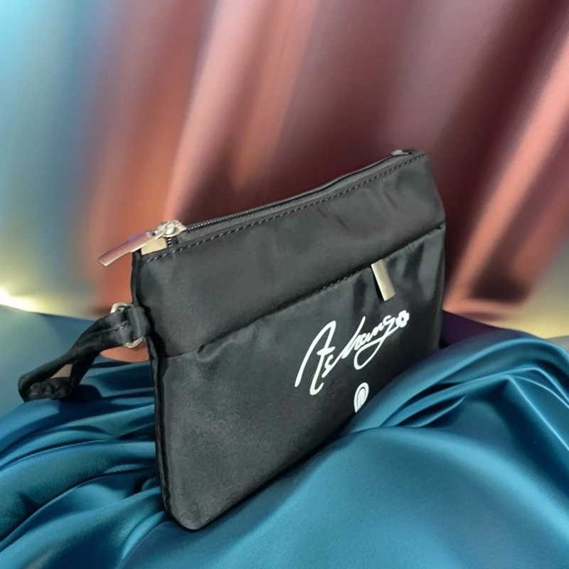 001黑色简约手拿包