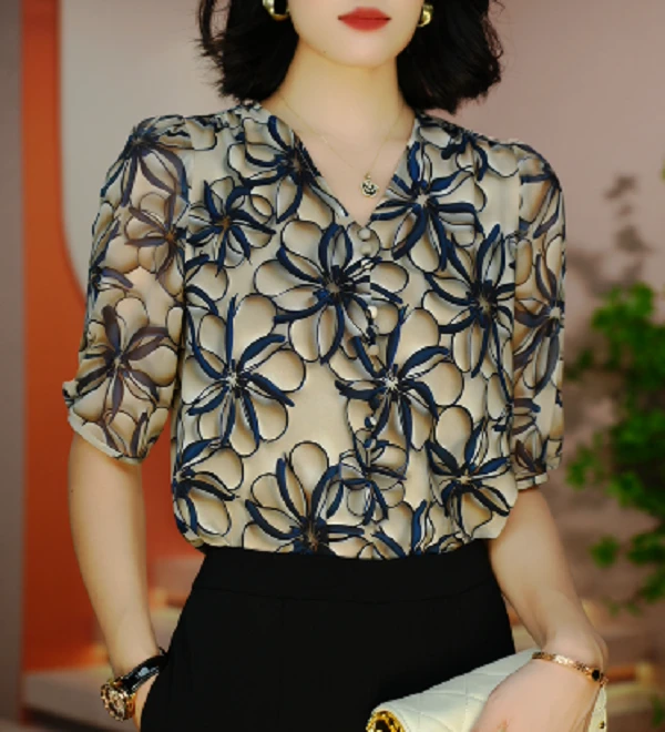 新款上衣百搭时尚气质v领印花洋气经典高级