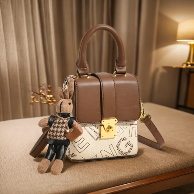 2024春夏新款女士手提包休闲百搭单肩包手机带潮流兔子玩偶1058xh