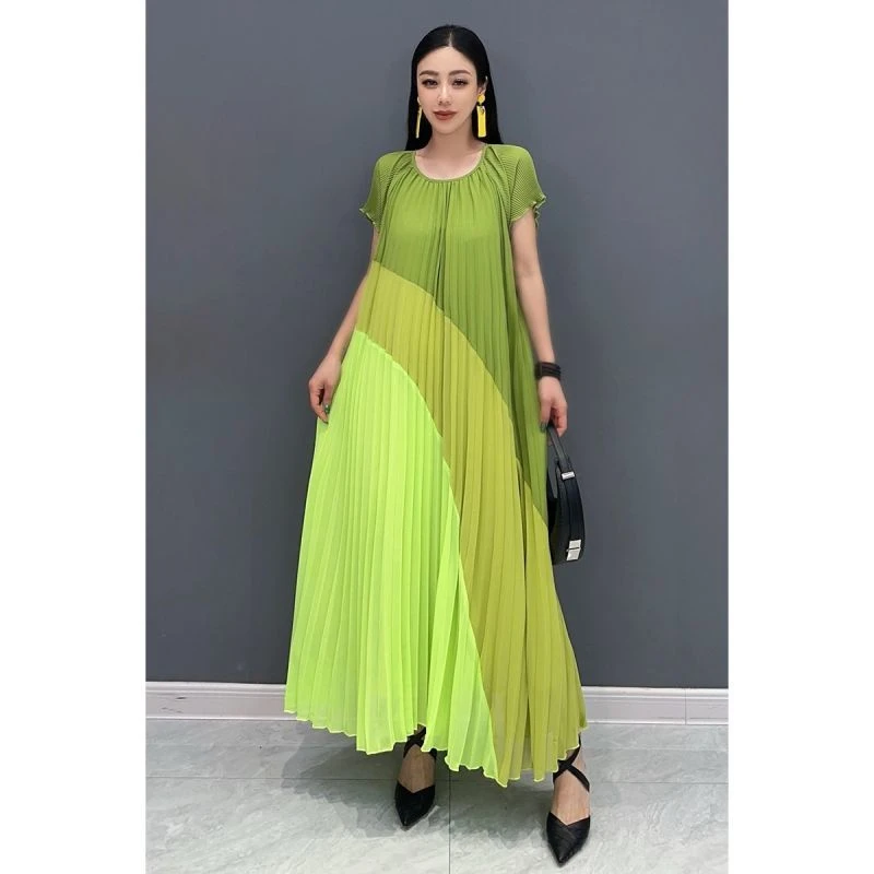 2025夏季新款女士短袖连衣裙A字长裙圆领宽松大码气质时尚百褶裙