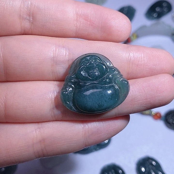翡翠颈饰未镶嵌佛