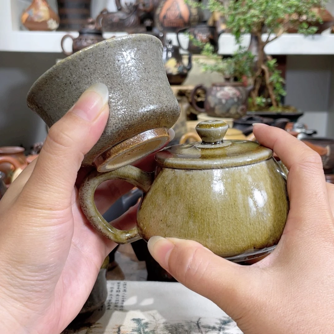 壶肖福利微微瑕壶一个，杯子一个