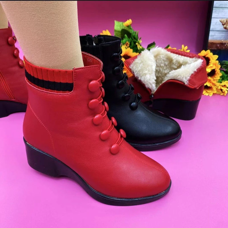 2024冬季新款棉鞋软皮坡底圆头加绒保暖短筒橡胶防滑耐磨软底女靴