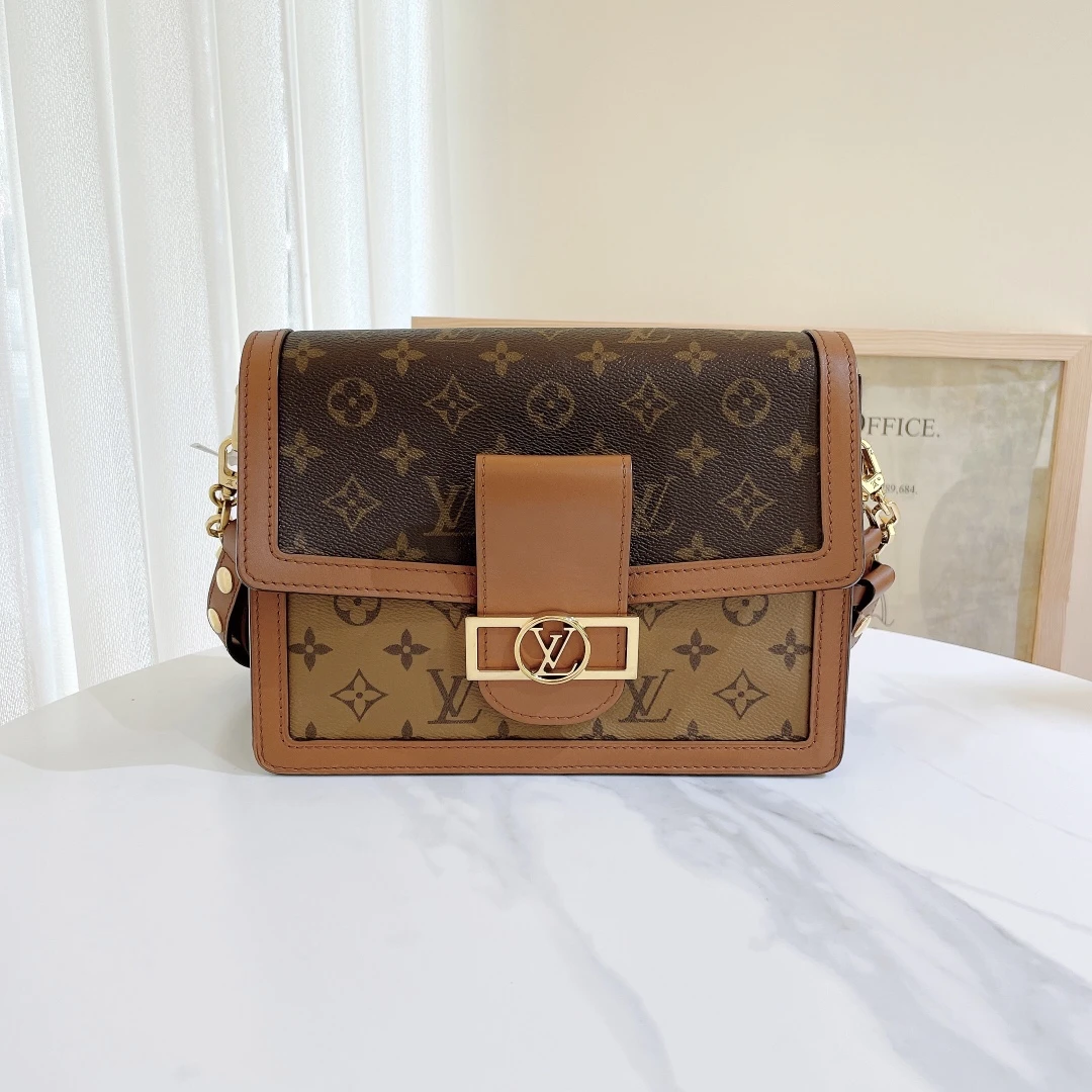 99新 LV /LouisVuitton/路易威登/达芙妮中号斜挎包/1222024
