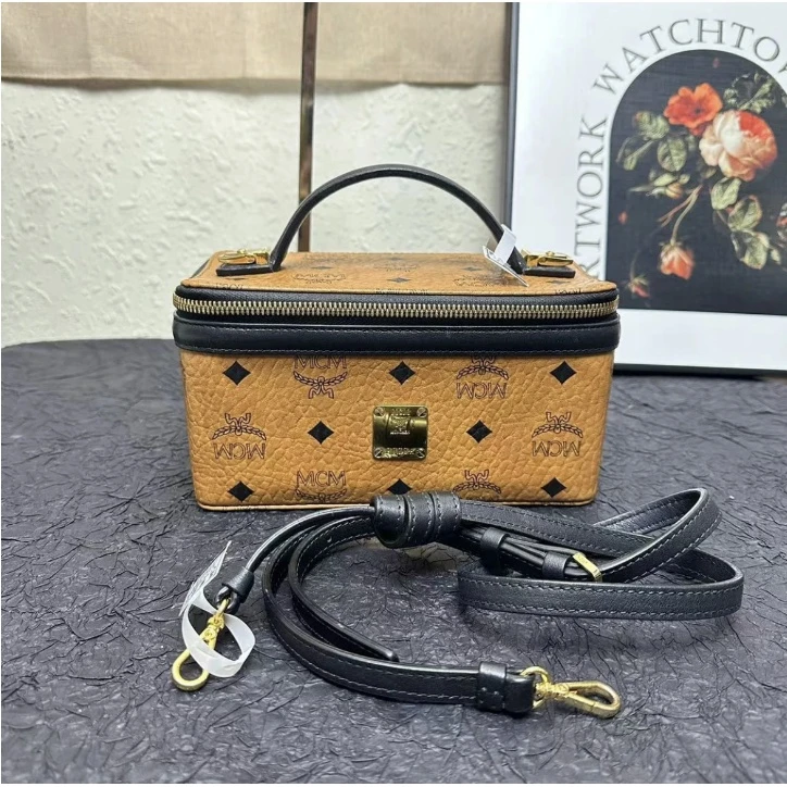 99新 MCM 棕色经典盒子包时尚/理理