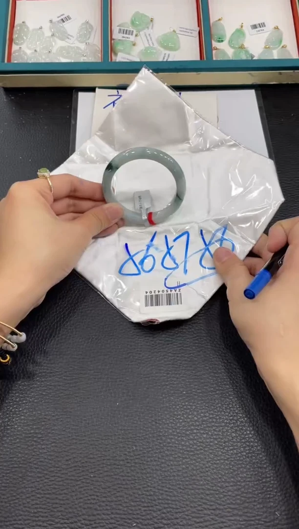 【闪购商品】翡翠手镯未镶嵌手镯