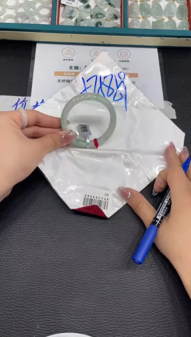 【闪购商品】翡翠手镯未镶嵌手镯