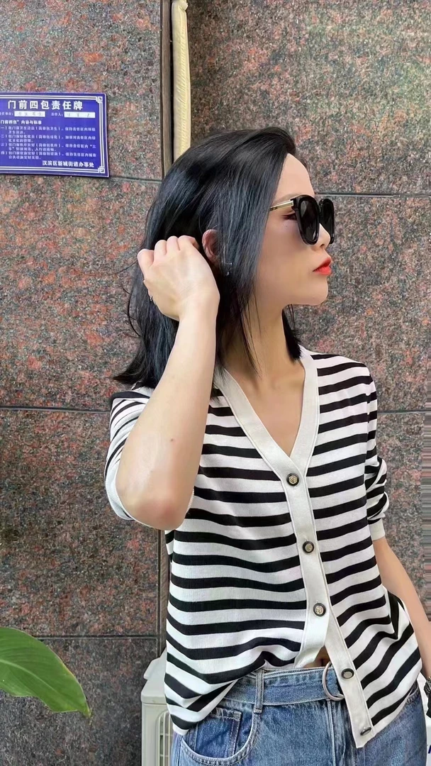 易缔媤条纹针织长袖开衫