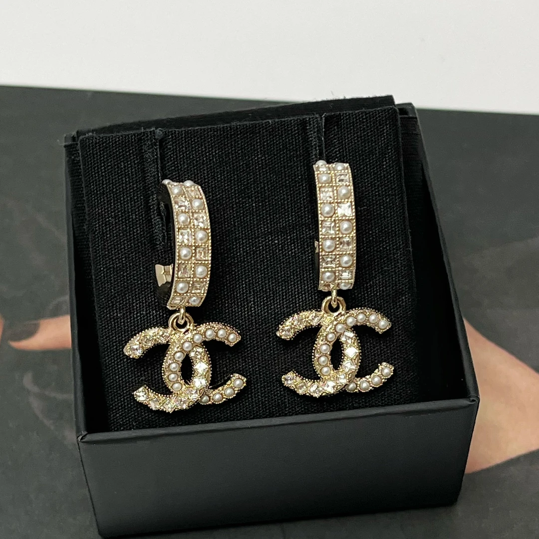 全新未使用 Chanel/香奈儿 珍珠钻款双C吊坠耳钩 05168