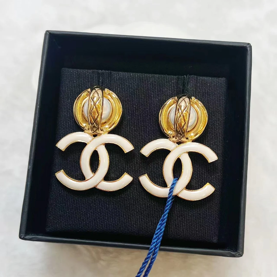 全新未使用 Chanel/香奈儿 22s白金珍珠珐琅双c耳钉 05810
