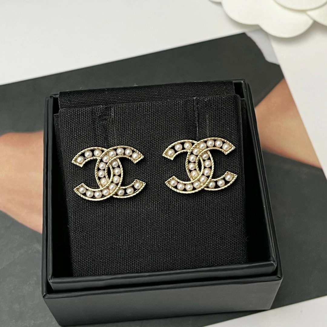 全新未使用 Chanel/香奈儿 中号镂空珍珠双C耳钉  05161