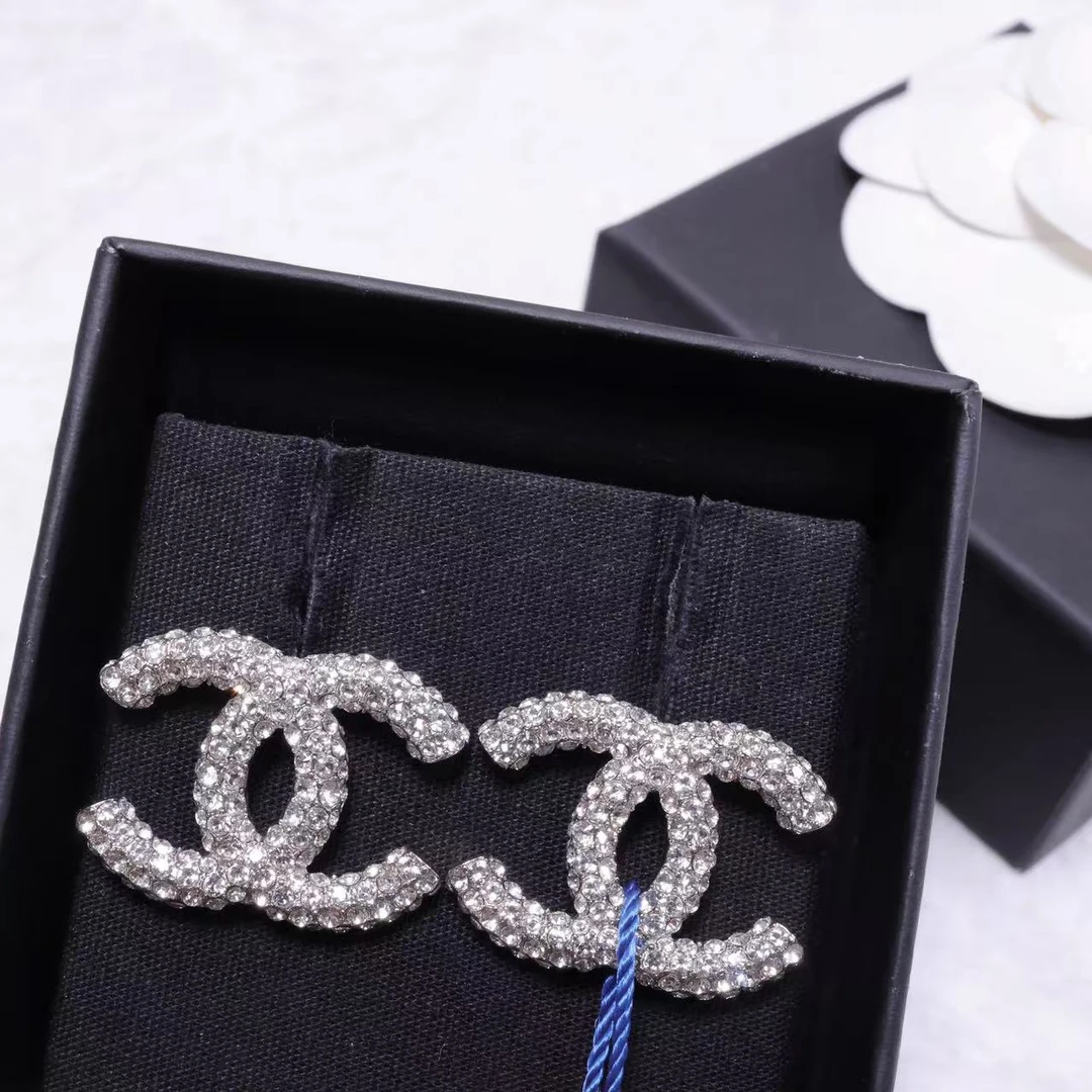 99新 Chanel/香奈儿 银色满钻大号双C耳钉 05942