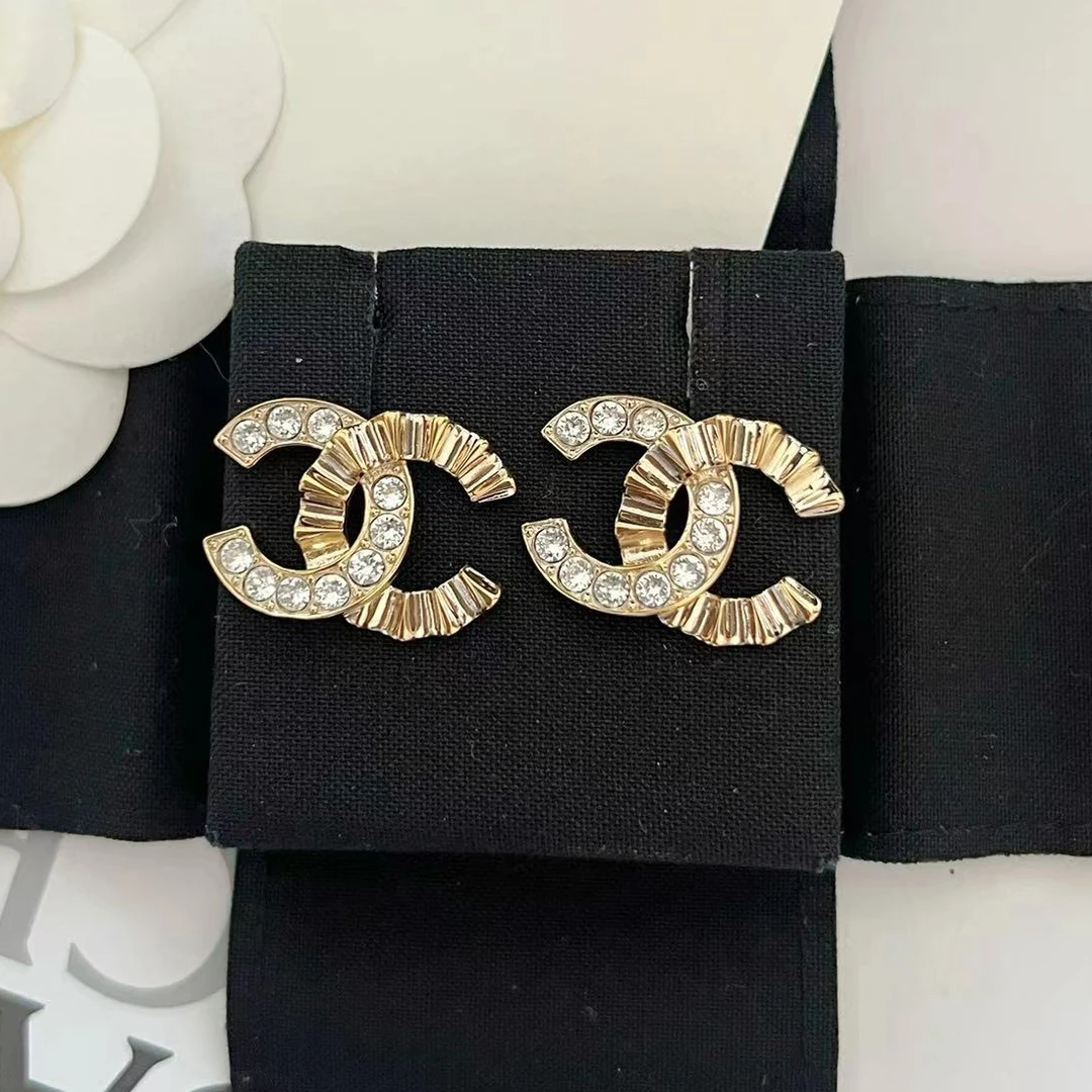 全新未使用 Chanel/香奈儿 金色波浪不对称镶钻双C耳钉 03513