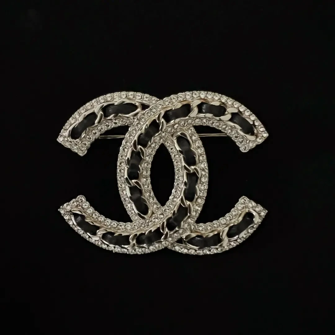 全新未使用 Chanel/香奈儿 双C皮穿链满钻胸针 03412