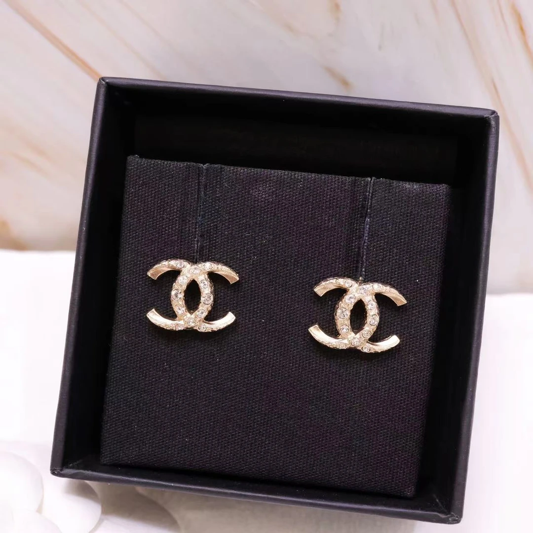 未使用 Chanel/香奈儿 金色镶钻小号双C耳钉 05746