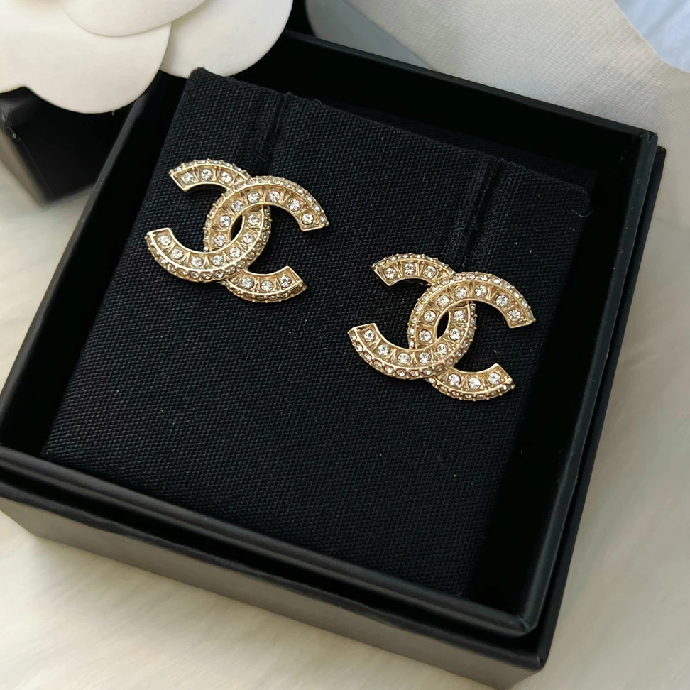 未使用 Chanel/香奈儿 25v经典双C满钻中号耳钉 01284