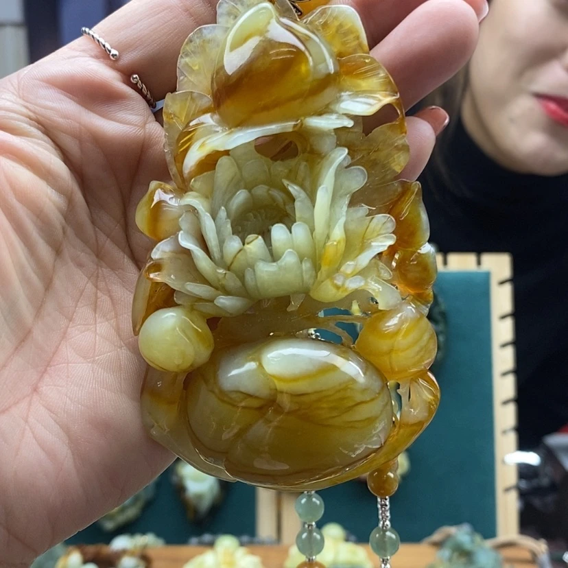 【闪购商品】蛇纹石玉挂件未镶嵌小****?
