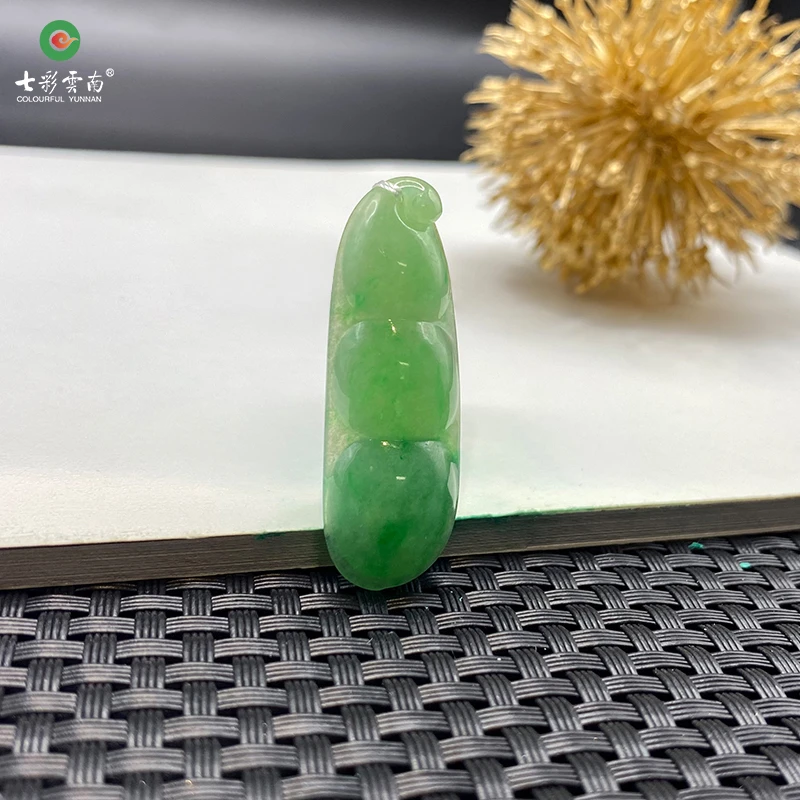 Colourful Yunnan/七彩云南冰种阳绿翡翠福豆