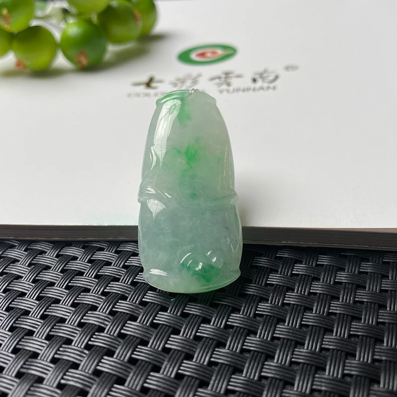 Colourful Yunnan/七彩云南冰种白底青翡翠竹节