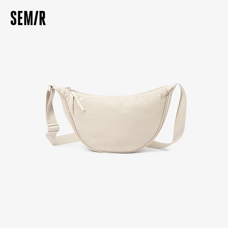 森马斜挎包男百搭新款纯色简约通勤胸包时尚休闲风背包情侣斜挎包