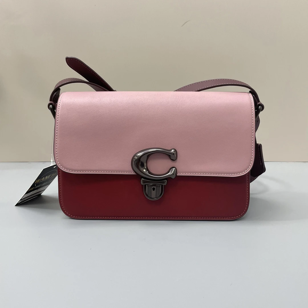 95新 COACH/蔻驰 Studio 粉色拼接翻盖斜跨包25x16x8cmC122603