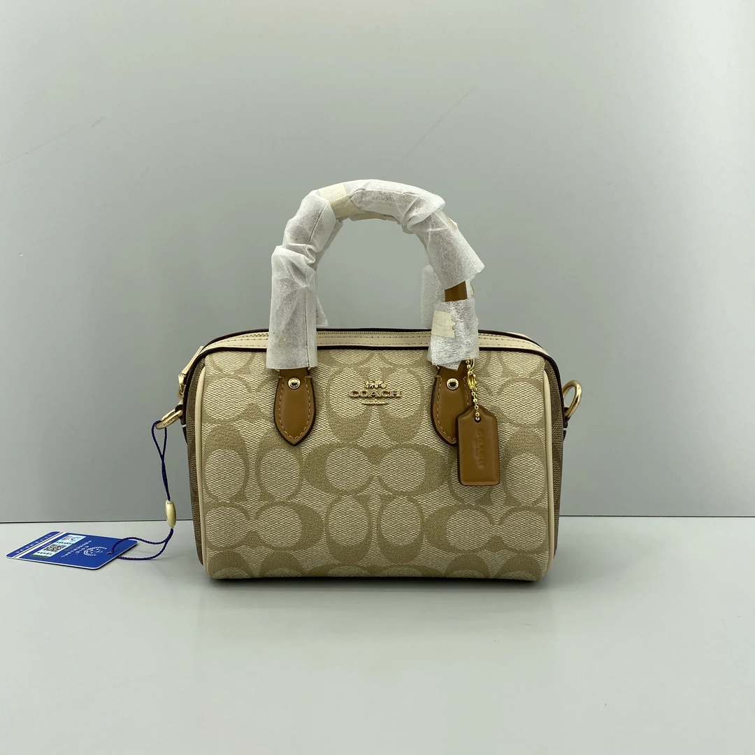 99新 COACH/蔻驰 奶茶色小号波士顿手提斜挎包17*13*10cmD101801