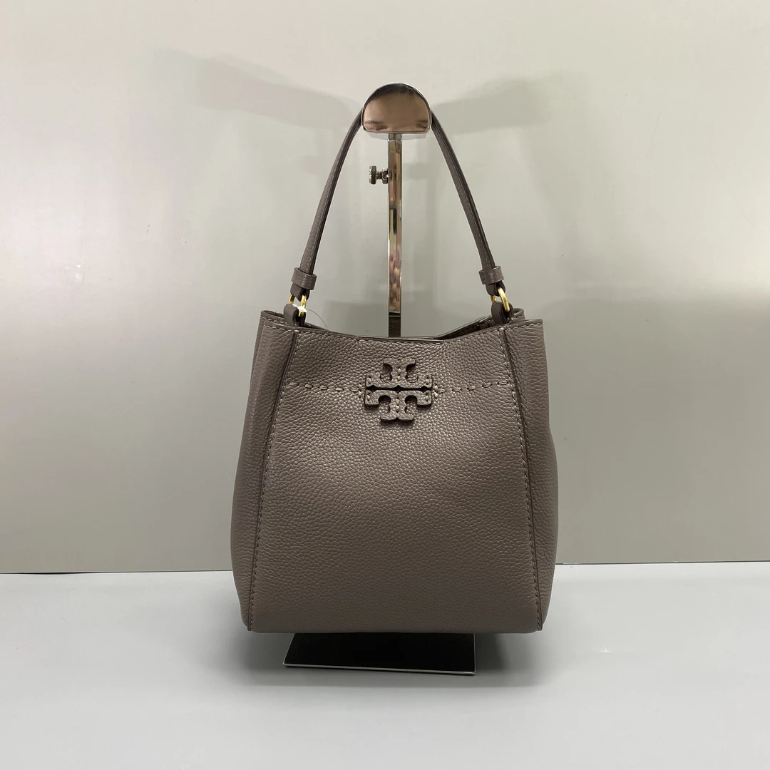 95新 Tory Burch/汤丽柏琦 灰色小号变形斜挎水桶包 18*19*12cm