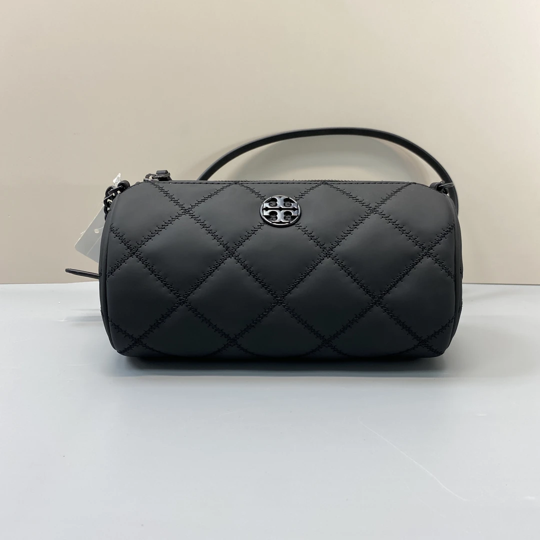 95新 TORY BURCH/汤丽柏琦 willa黑色斜挎圆筒包 21*11*8D080601