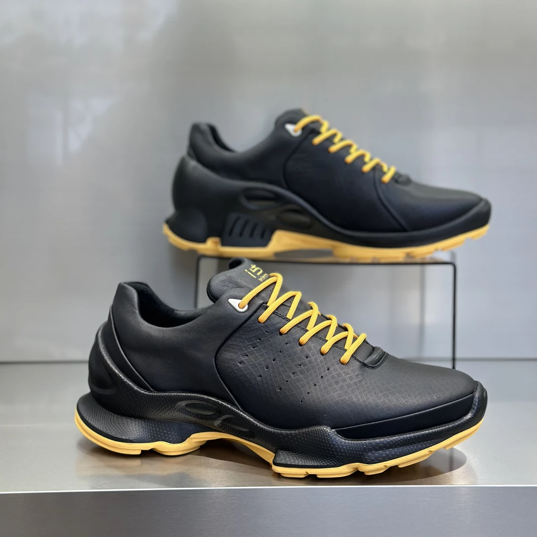2025新款休闲鞋时尚百搭潮流男士真皮户外运动鞋软底软面秋季黑色
